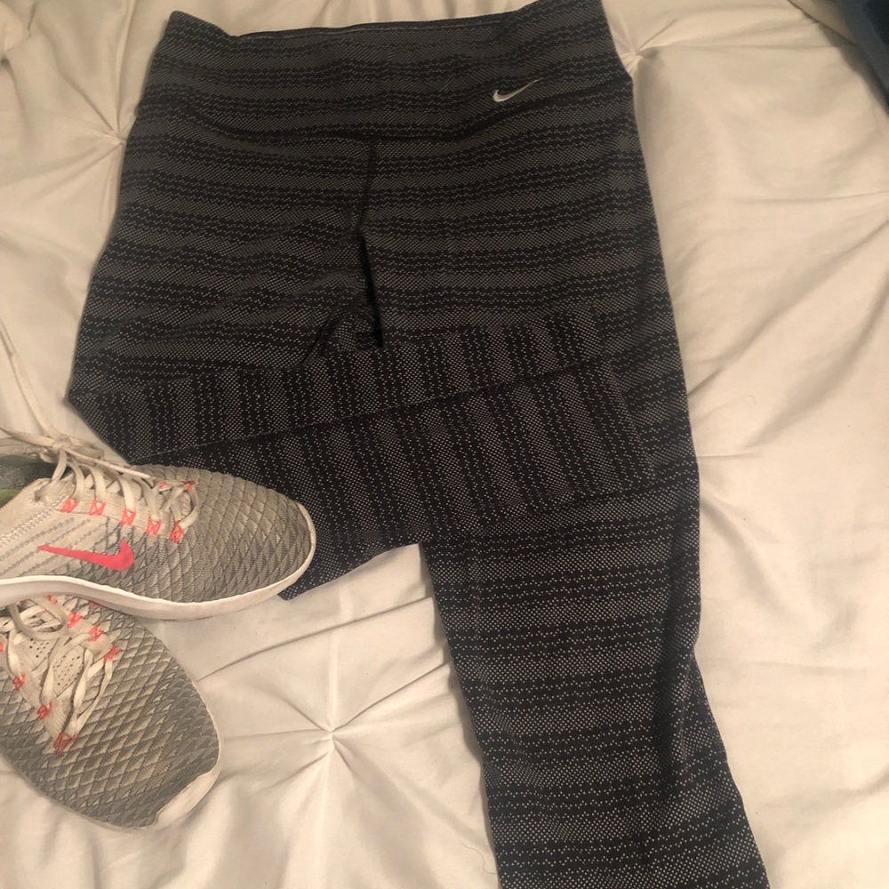 Nike dry fit 3/4 workout pants
